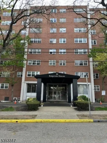 39 E 39th St #8G, Paterson, NJ 07514 - #1