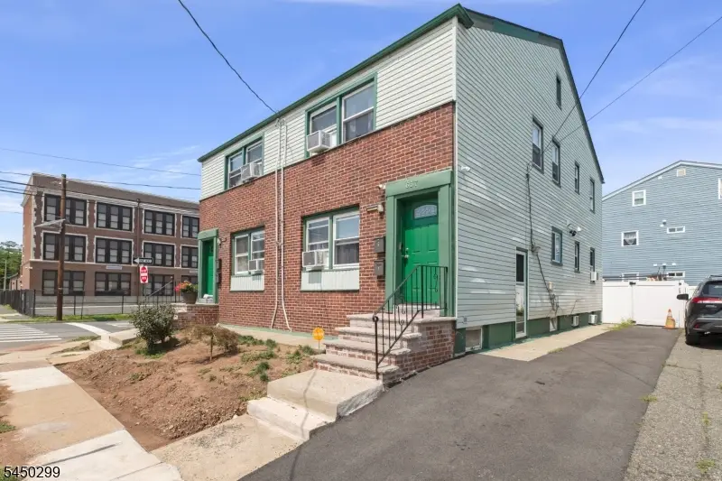 637 Myrtle St, Elizabeth, NJ 07202 - #3