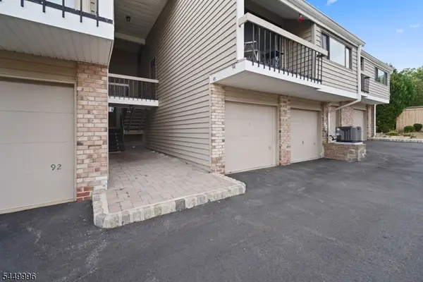 93 Overlook Dr, Union Twp., NJ 08809