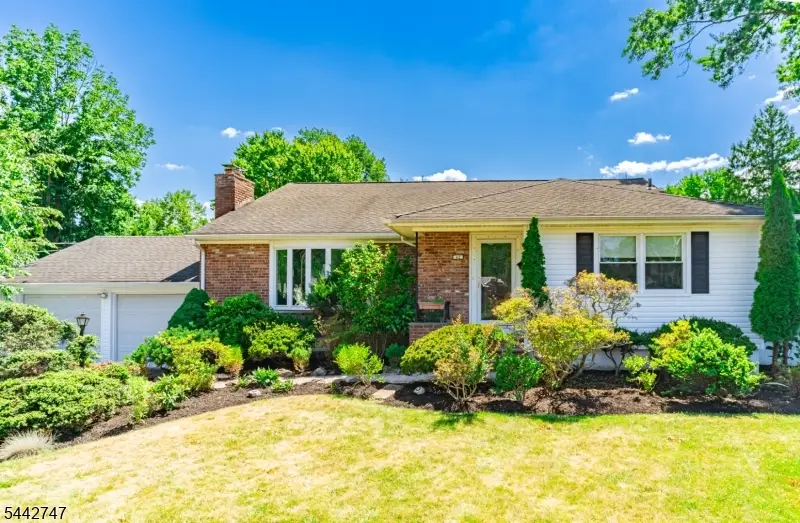 42 Sandy Hill Rd, Westfield, NJ 07090 - #1