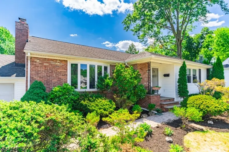 42 Sandy Hill Rd, Westfield, NJ 07090 - #2