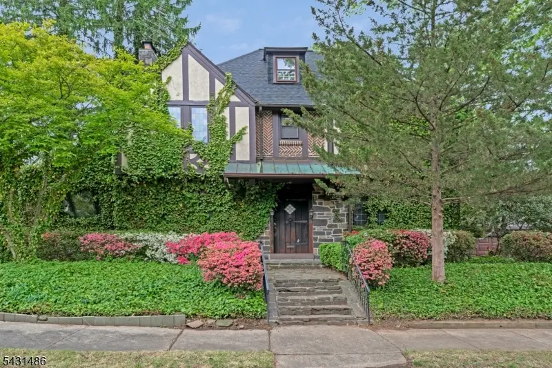 3 Shelbourne Ave, Trenton, NJ 08618 - #1