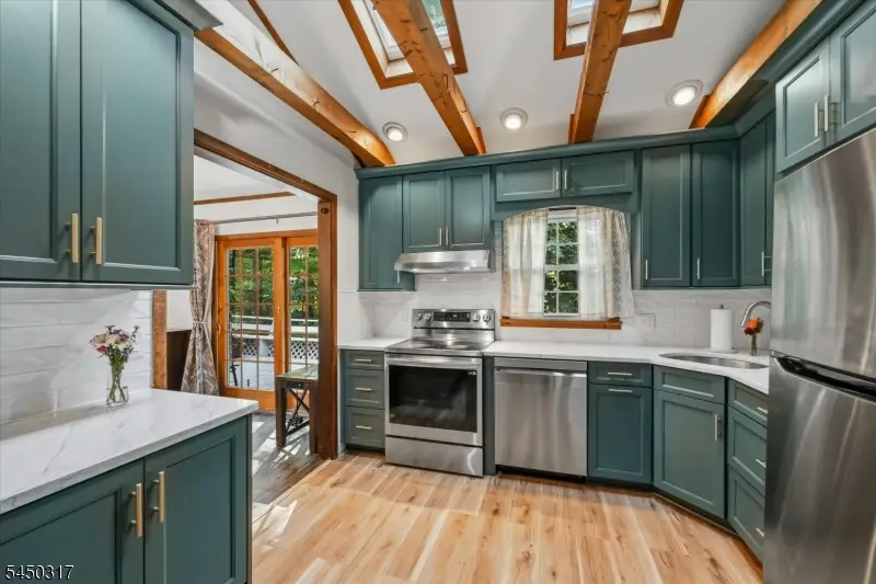 2 Oak Dr, Hampton, NJ 07860 - #3