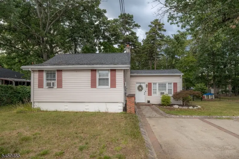 5 Clark St, Spotswood, NJ 08884 - #1
