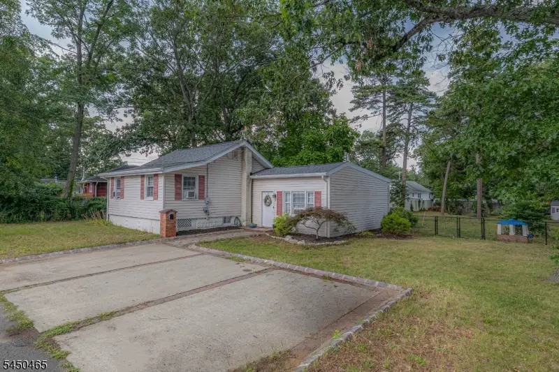 5 Clark St, Spotswood, NJ 08884 - #2