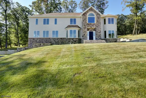 24 Beverly St, Parsippany-Troy Hills Twp., NJ 07054