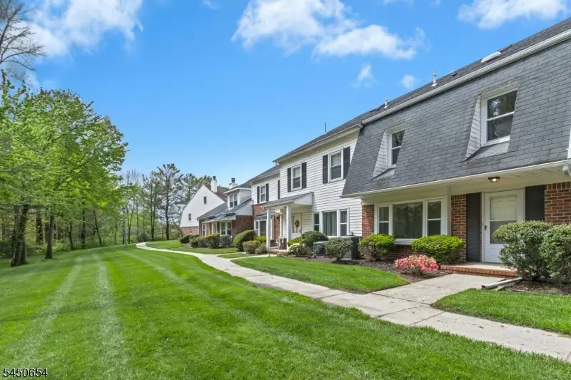 12 Harwich Ct, Scotch Plains, NJ 07076 - #1