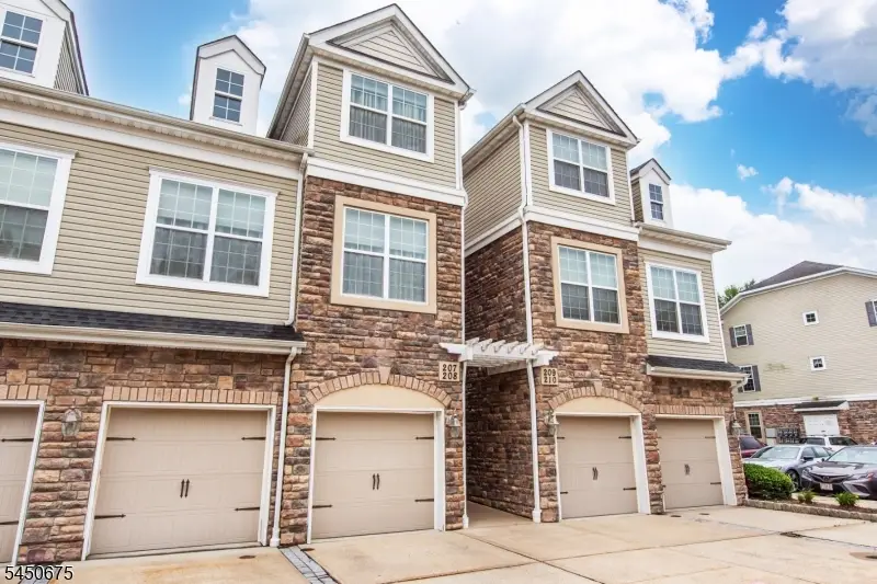 208 Welsh Pl, Morris Plains, NJ 07950 - #1