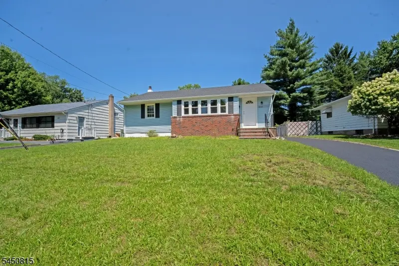 219 Haroldson Pl, Pompton Lakes, NJ 07442 - #1