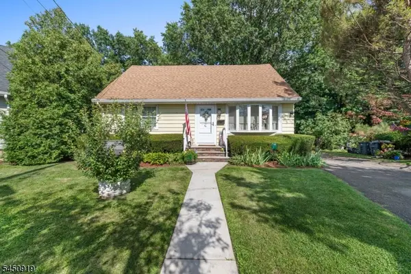 18 Seton Ln, Clifton City, NJ 07013