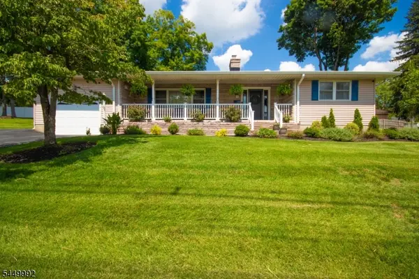 4 Birch Dr, Newton Town, NJ 07860