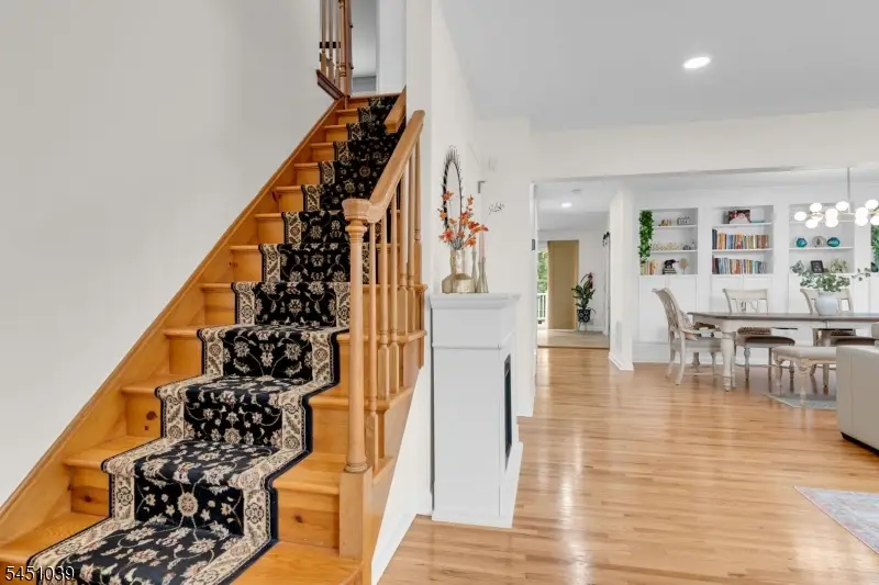7 Hoagland Ct, Bridgewater, NJ 08807 - #3