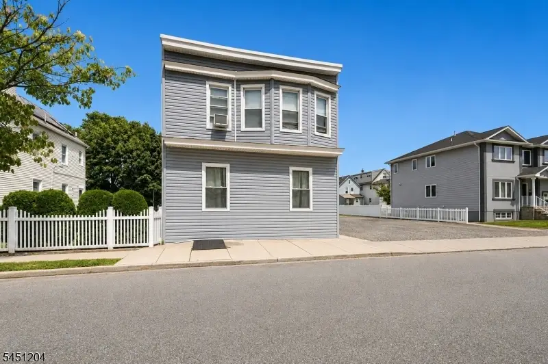 25 Grunwald St, Clifton, NJ 07013 - #1