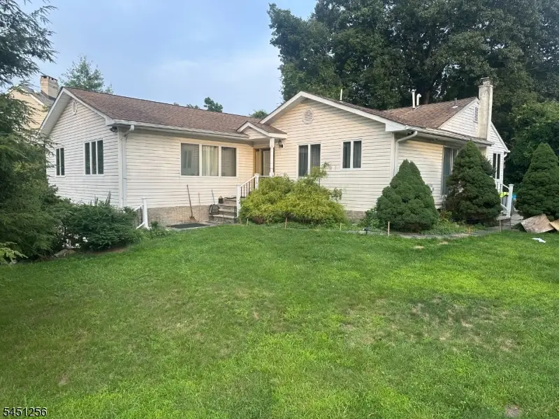 19 Borrego Dr, Woodland Park, NJ 07424 - #1