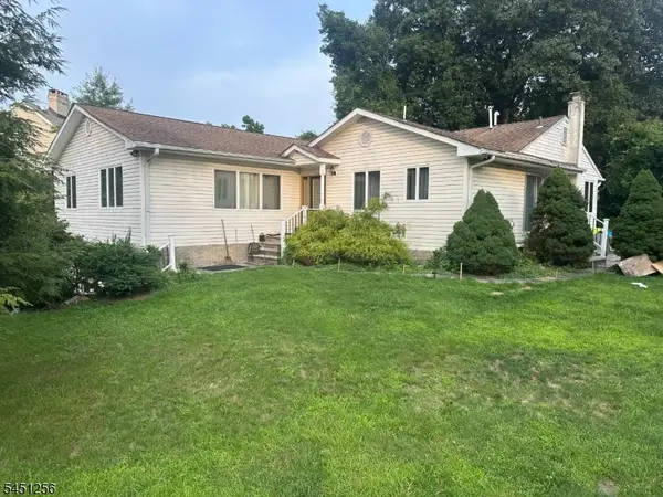 19 Borrego Dr, Woodland Park, NJ 07424