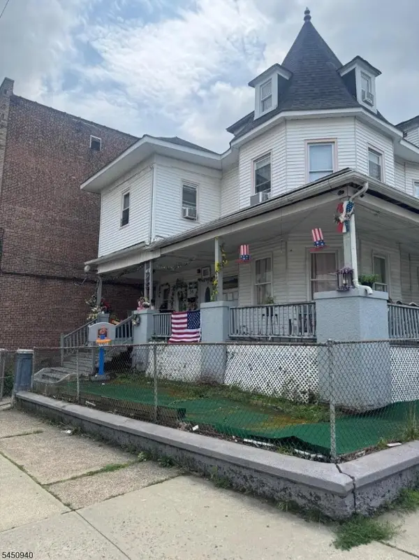54 17th Ave, Paterson City, NJ 07501