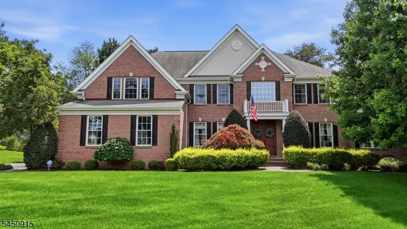 17 Setting Sun Dr, Washington, NJ 07853 - #1