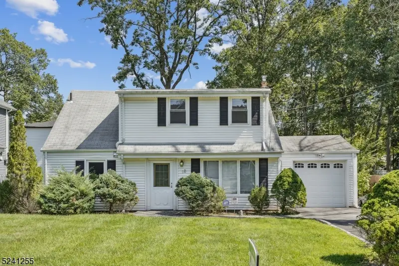 18 Manor Rd, Livingston, NJ 07039 - #1