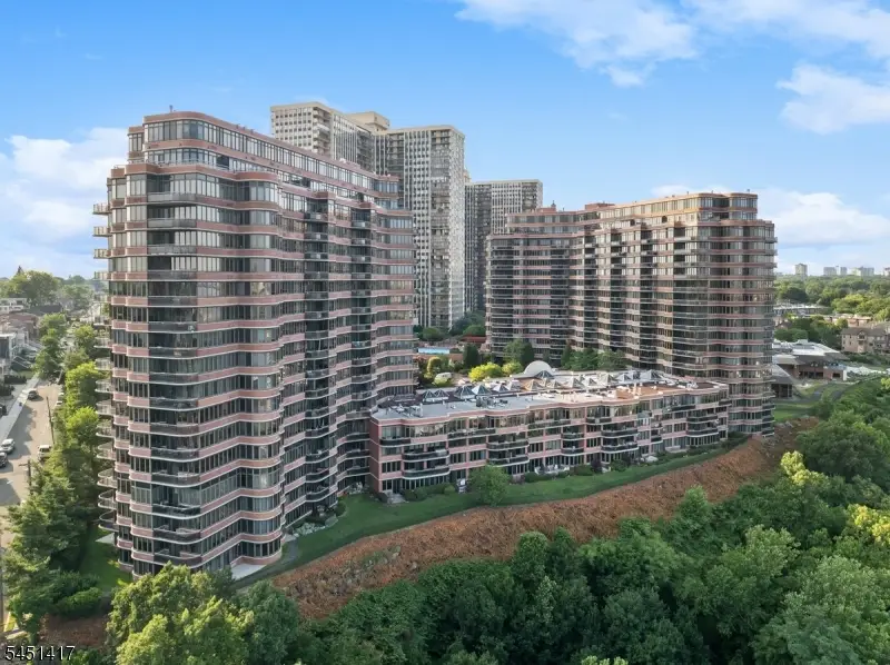 100 Carlyle Drive #VG6, Cliffside Park, NJ 07072 - #1