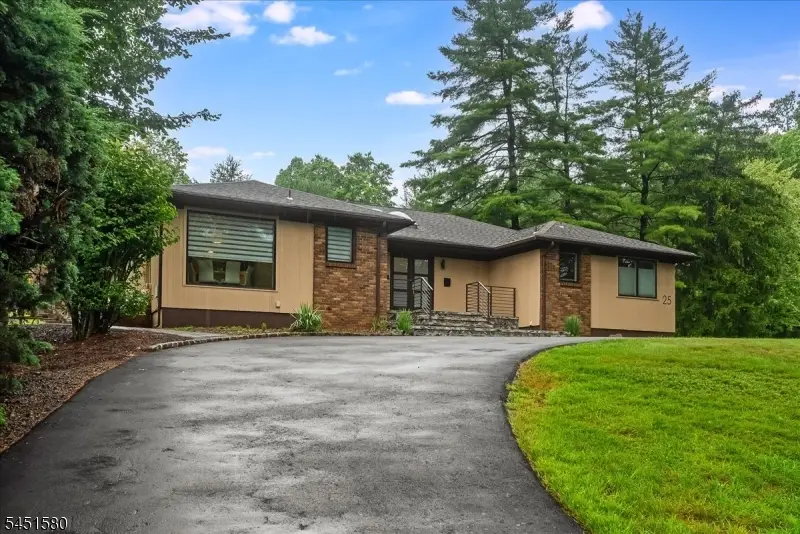 25 N Hillside Ave, Livingston, NJ 07039 - #3