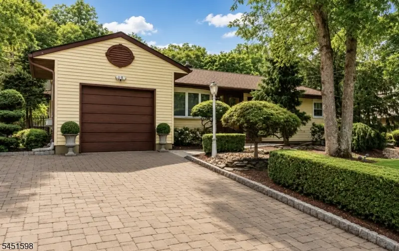 18 E Francis Ave, Robertsville, NJ 07751 - #2
