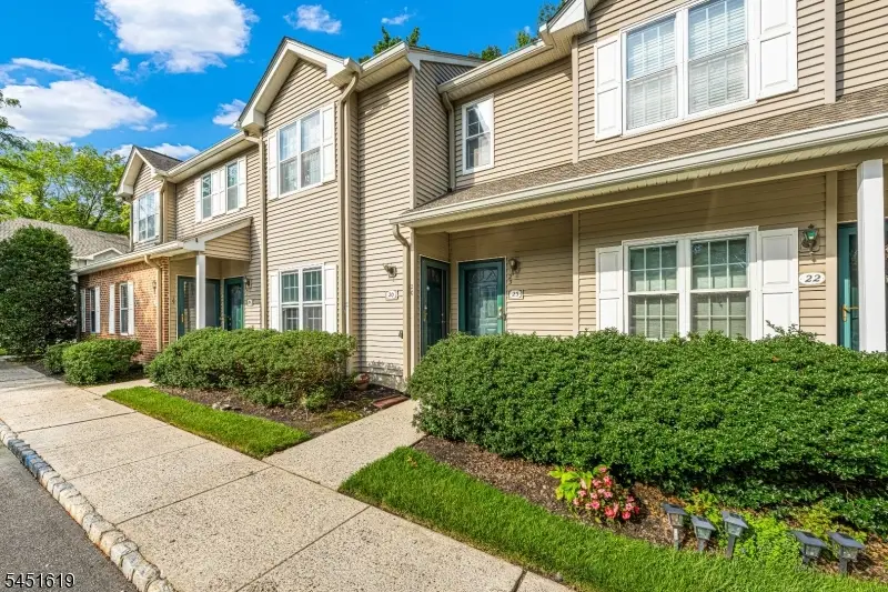 20 Mulford Ct, Roseland, NJ 07068 - #1