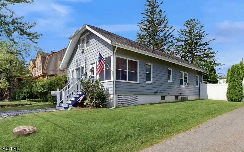 403 Sharp St, Hackettstown, NJ 07840 - #2