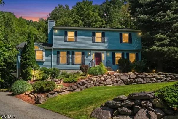 14 Pudding Stone Ln, Jefferson Twp., NJ 07438