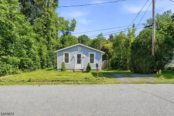 8 Madelyn Ave, West Milford Twp., NJ 07480