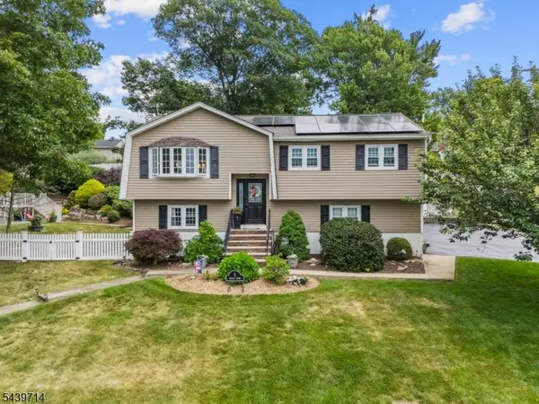 1 Bertha St, Hopatcong Boro, NJ 07874