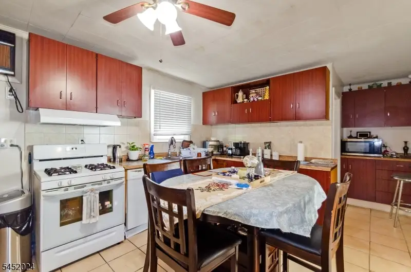 48 Cedarhurst Ave, Woodland Park, NJ 07424 - #3