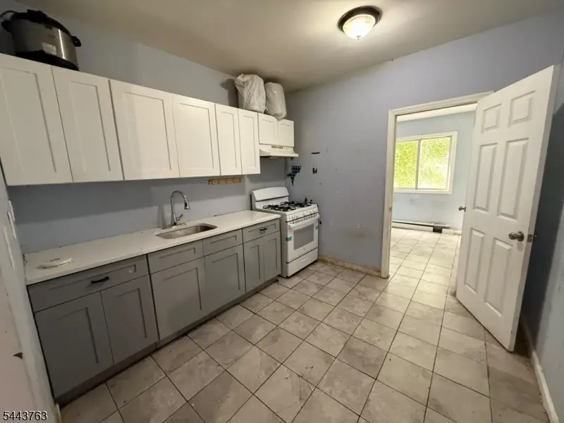 576 13th Ave, Newark, NJ 07103 - #2