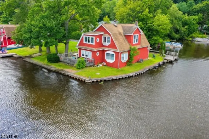 8 Shallow Cove Rd, Lake Hopatcong, NJ 07849 - #3