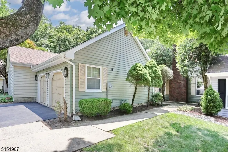 14 Birdseye Cir, Pines Lake, NJ 07470 - #1