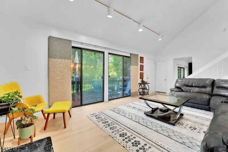 183 Kingsberry Dr, Franklin, NJ 08873 - #2