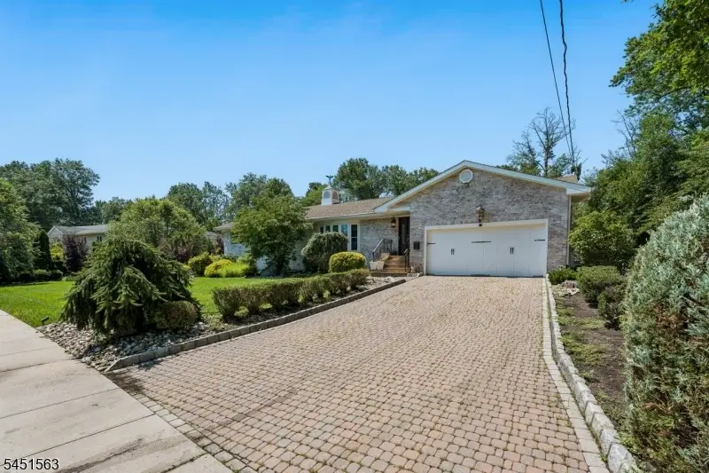 196 Hawthorne Dr, Clark, NJ 07066 - #2
