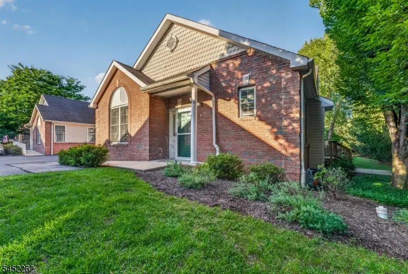 5 Indian Plantation St, Raritan, NJ 08822 - #1
