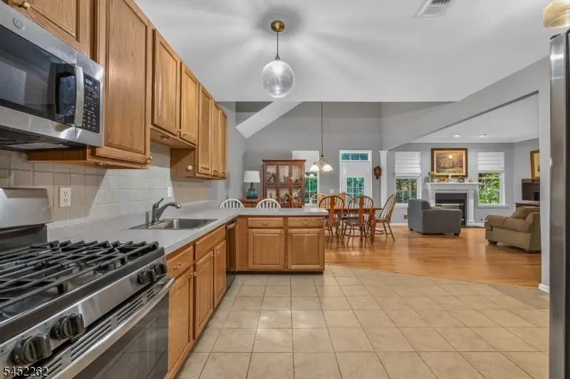 5 Indian Plantation St, Raritan, NJ 08822 - #3