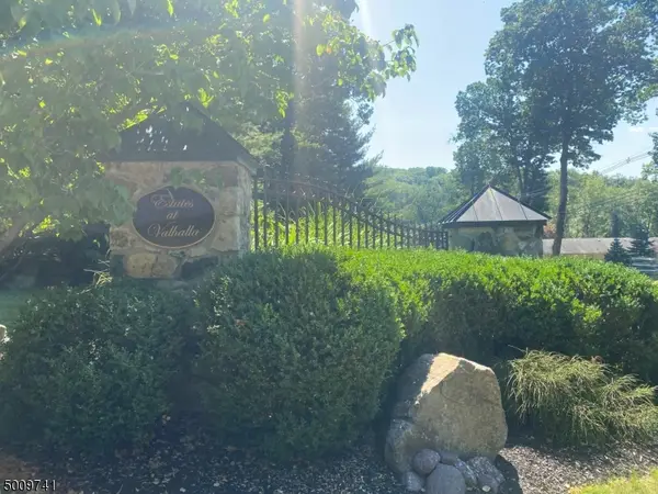 8 Quarry Mountain Ln, Montville Twp., NJ 07045