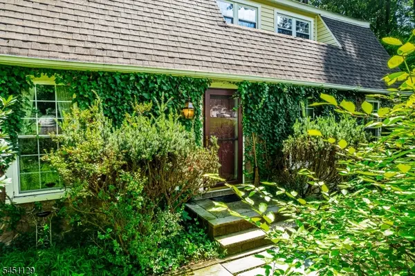 5 Pepper Ln, Roxbury Twp., NJ 07876