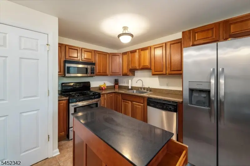 2 Port Royal Dr #3, Vernon, NJ 07462 - #2