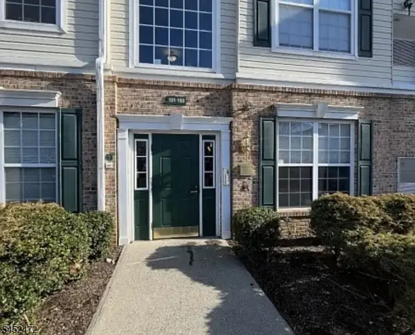 101 Limerick Ln, Lopatcong Twp., NJ 08865