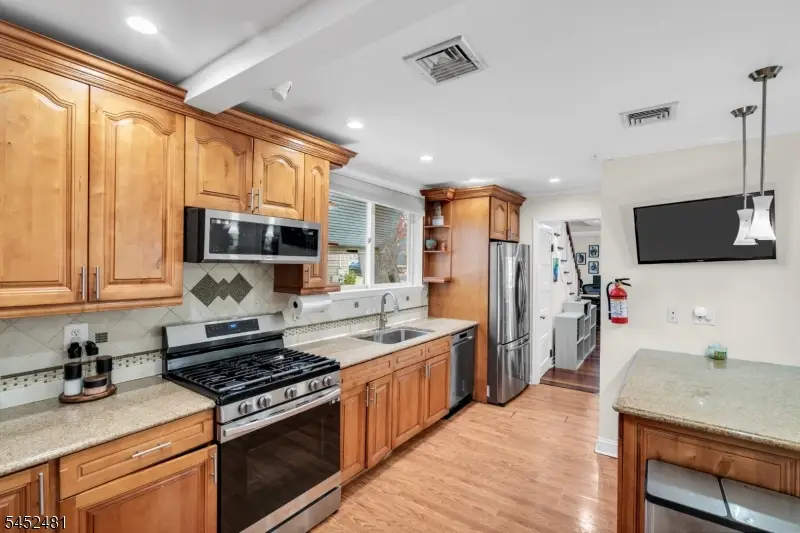 18 Belle Terre Rd, Pleasantdale, NJ 07052 - #2