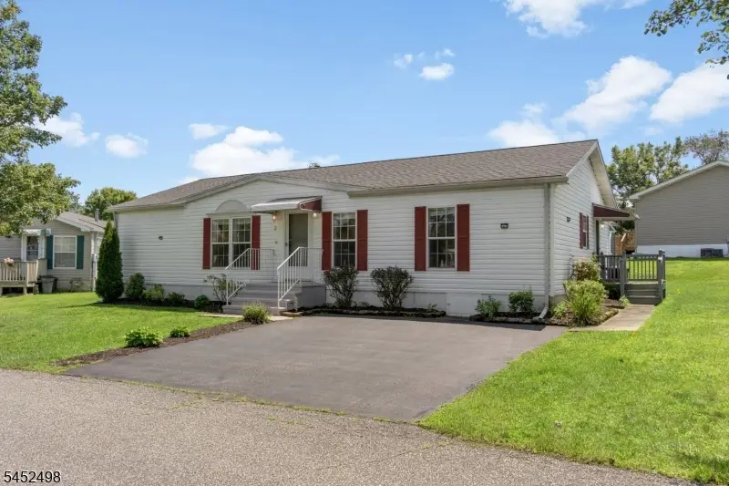 3 Lantern Ln, White, NJ 07823 - #1