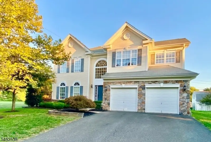 24 Skurka Ct, Sayreville, NJ 08872 - #1