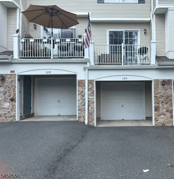 124 Wallace Ct #701, Dunellen, NJ 08812 - #2
