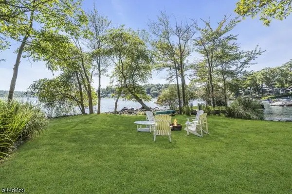 22 Ithanell Rd, Hopatcong Boro, NJ 07843