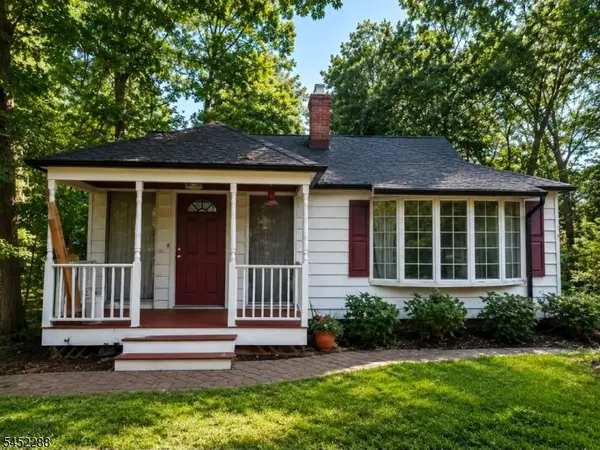 22 Park Rd, Morris Plains Boro, NJ 07950