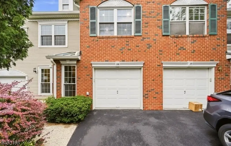 18 Clark Ct, The Hills, NJ 07920 - #1