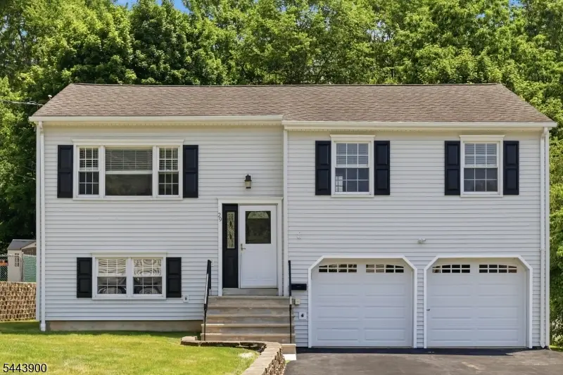 29 Amendola Dr, Netcong, NJ 07857 - #1